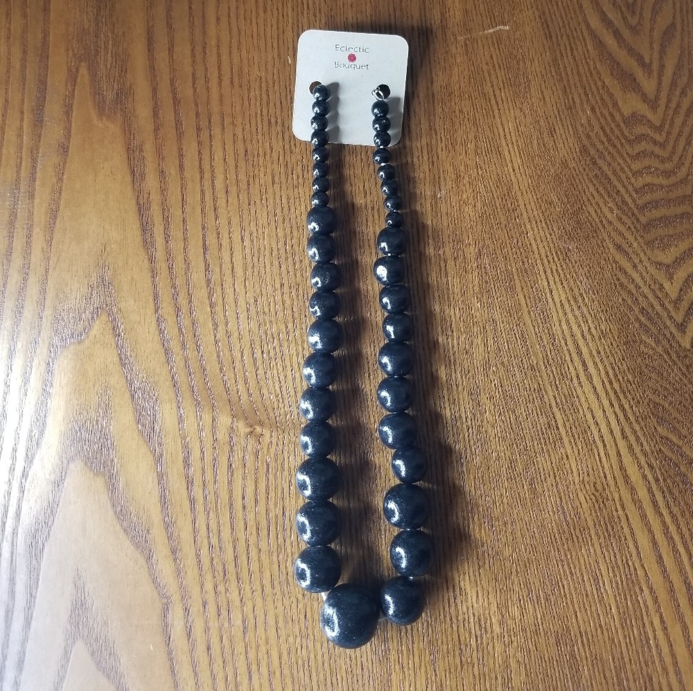 BLACK WOOD NECKLACE